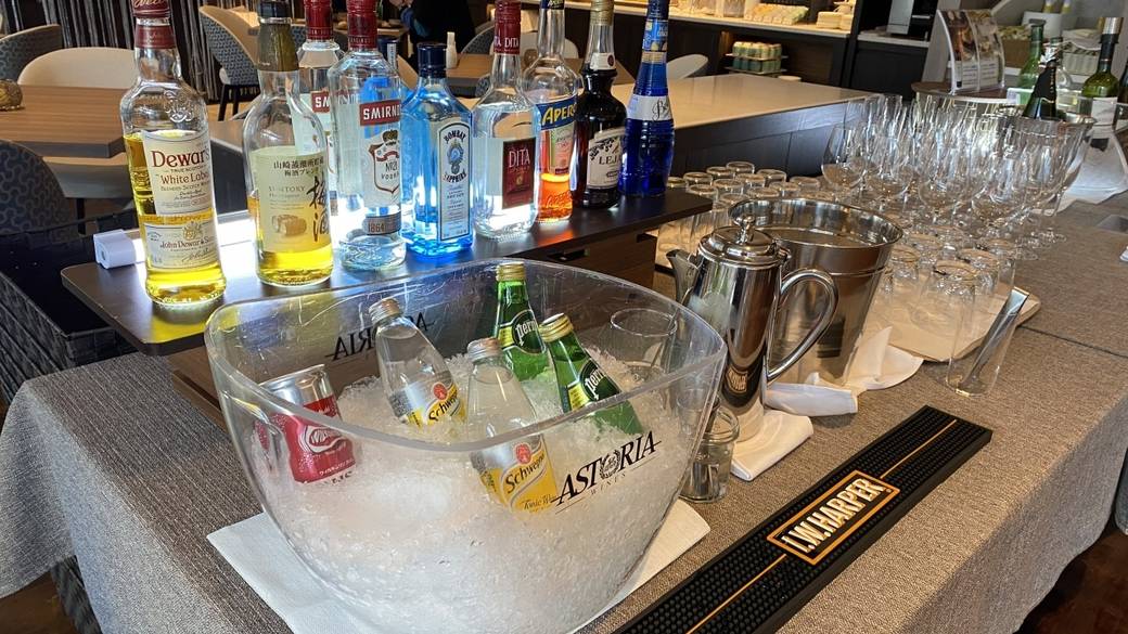 プレミアラウンジ① / 1