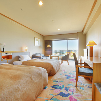 通年入れるリッチなプールで心ときめく4263489