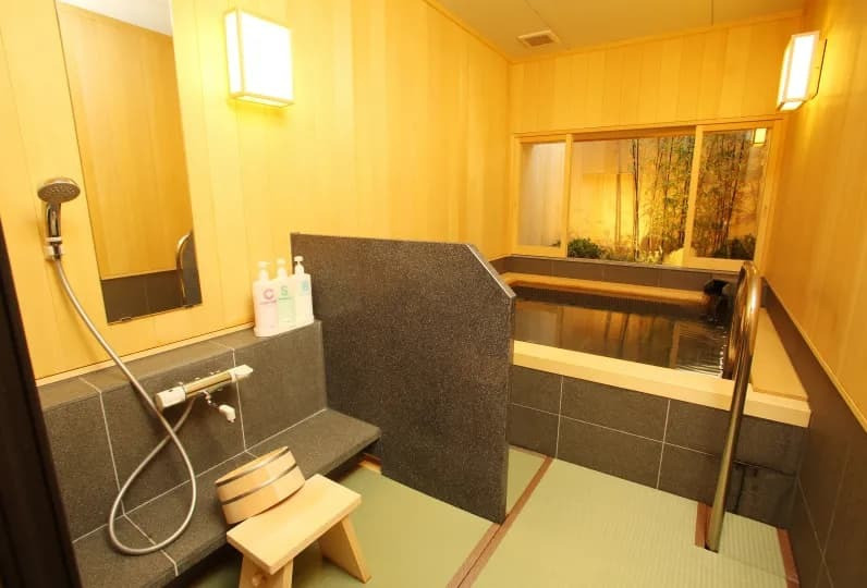 心地いい畳敷きの貸切風呂で2人の時間を楽しんで3926962