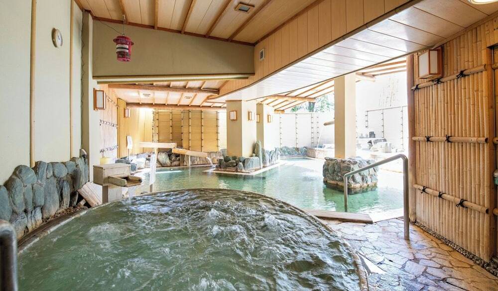 桧大露天風呂 花桧 / 2