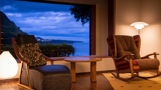 [302] 露天風呂付 キングサイズベッドルーム / 52平米 (禁煙) : 食事処