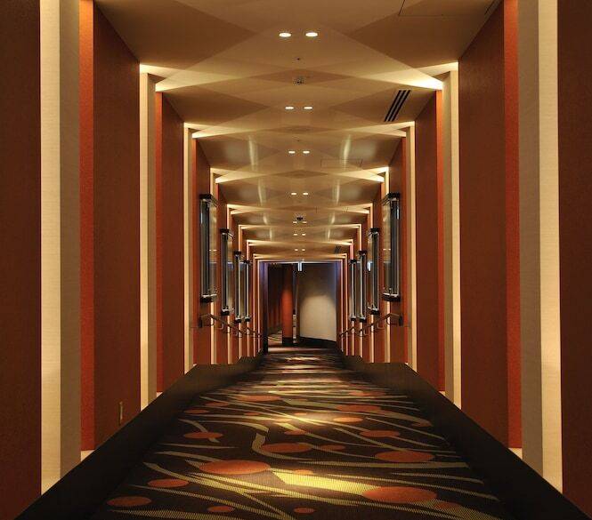 渡り廊下を抜けて客室棟へ / 2