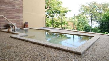 「こもれびの湯」の露天風呂 / 1