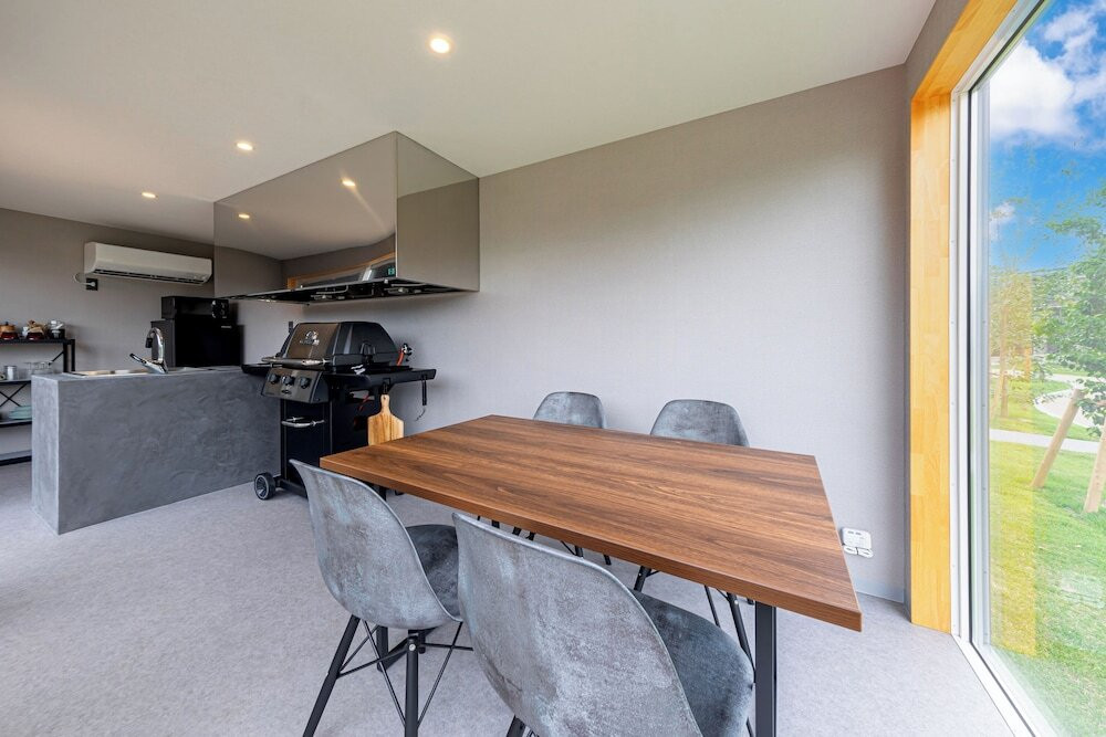 客室内のダイニングエリア