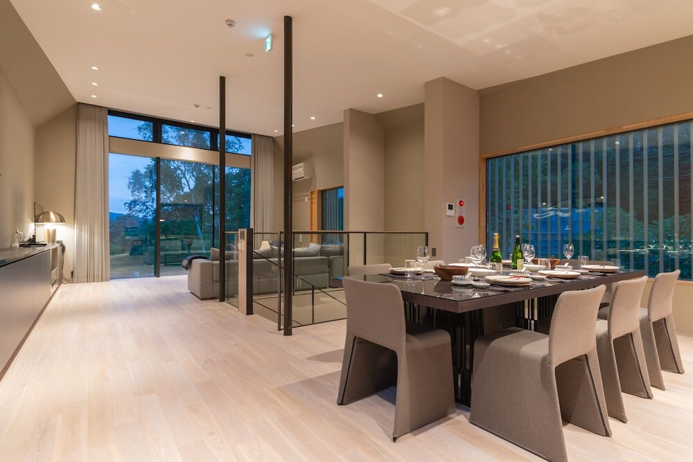 客室内のダイニングエリア