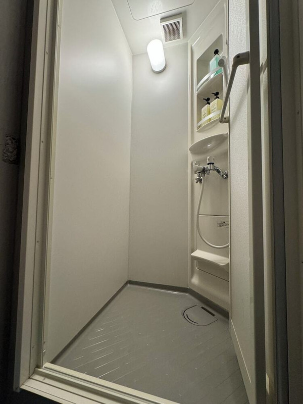 バスルームのシャワー