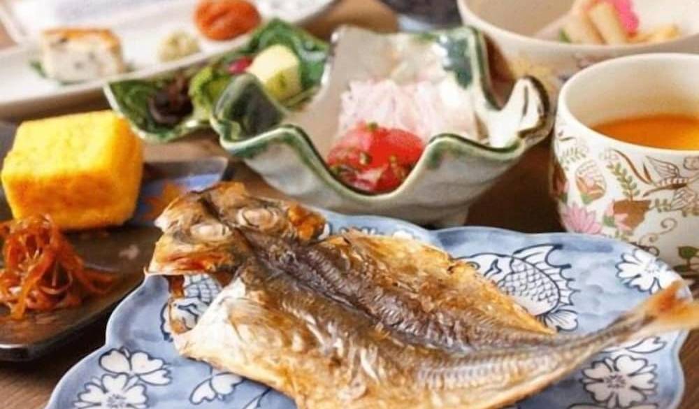 選べる和洋の朝食
品数豊富で贅沢気分 / 3