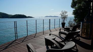 デッキテラス 海の桟敷 / 1