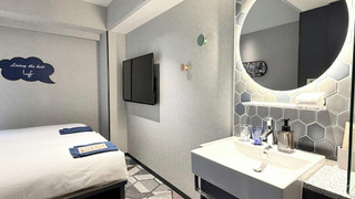 スタジオ シングルベッド 2 台 (Side by Side)