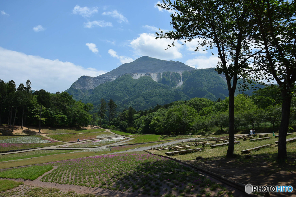 9.いつかは登ってみたいピラミッド型の山「武甲山」/埼玉県4088437