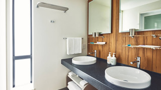 プレミアム ルーム シングルベッド 3 台 (High Floor, Free Breakfast)