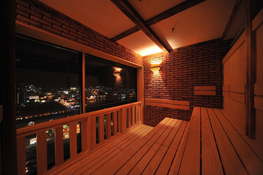 イクラ、いか、甘エビ…。お好きな具材でオリジナル海鮮丼を4769505