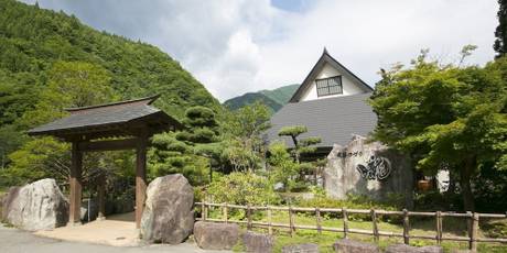 合掌造り風離れ 飛騨つづり朧（おぼろ）