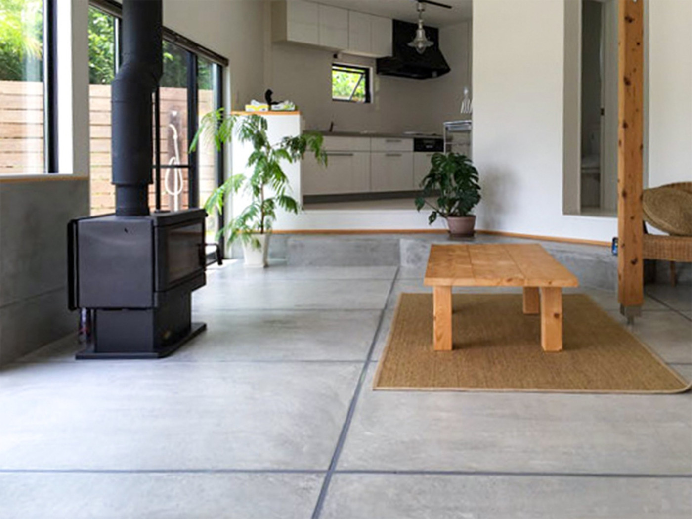 ハンモックでのんびり。おしゃれな水辺のリゾート4237667