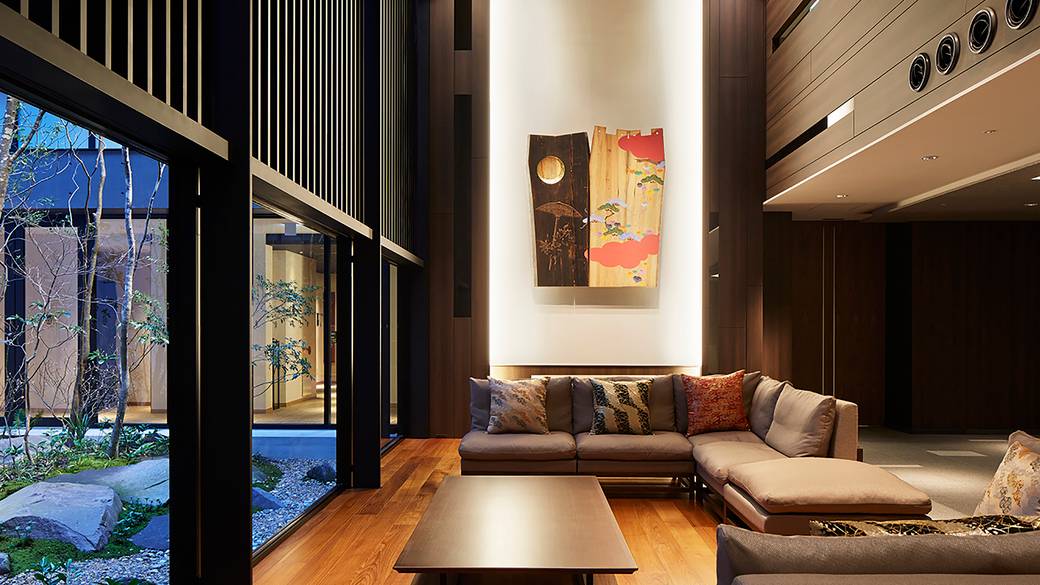 ロビーラウンジ / 3