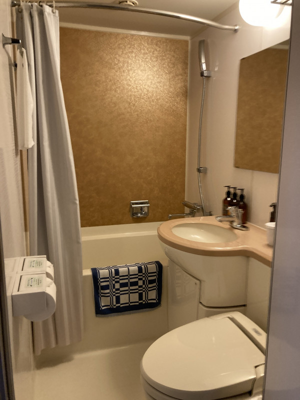 普通です。大浴場がありますので、そちらを使いましょう。