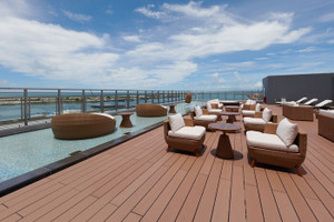 開放感あふれるルーフトップテラス