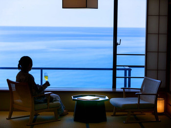 Enjoy the ocean, onsen, and food to your heart's content. To a relaxing ryokan