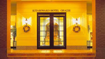 Hotel exterior | Entrance / 16