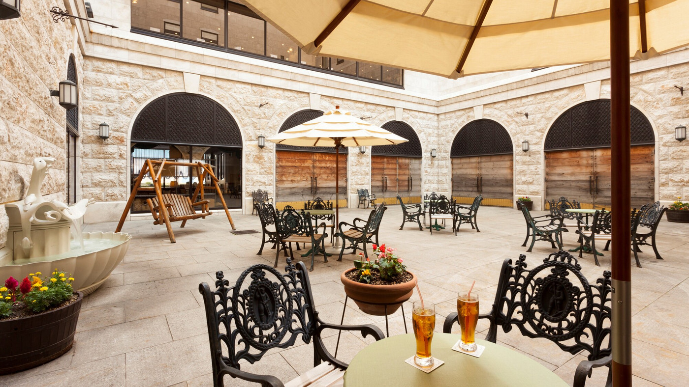 海鮮食べ放題の豪華な朝食！運河沿いのコスパ良きホテル3930643