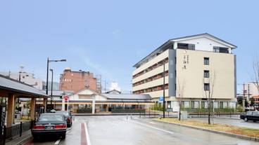施設の正面 / 4