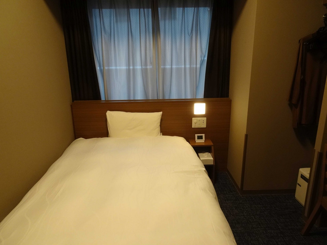 ダブルの部屋、シモンズ製ベッドで寝心地抜群