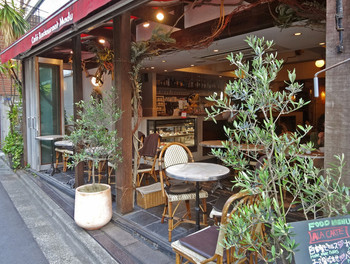 「カフェ・マディ 青山店」外観 573079 カフェのテラス ＠4pm