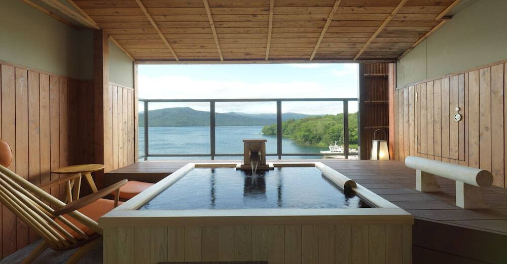 お湯に浸かりながら絶景を楽しむ、満ち足りた時間を3385751