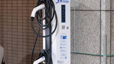 電気車両充電スタンド / 3