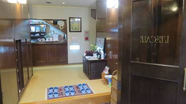 施設の入り口 / 12