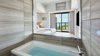 プレミアコーナースイート1ベッドルーム（6-10階）＜リゾートビュー＞