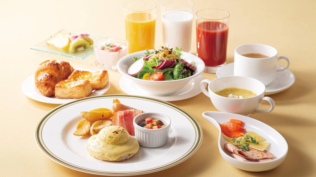 ボリューム満点！
豪華な朝食を味わう / 2
