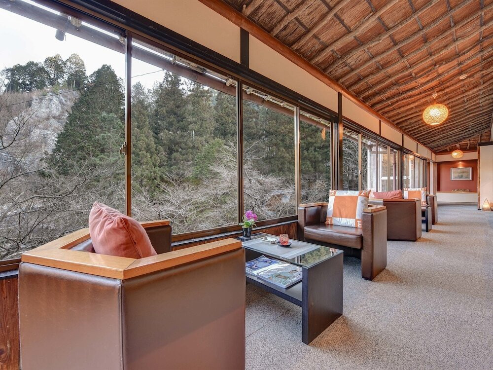 ロビーラウンジ