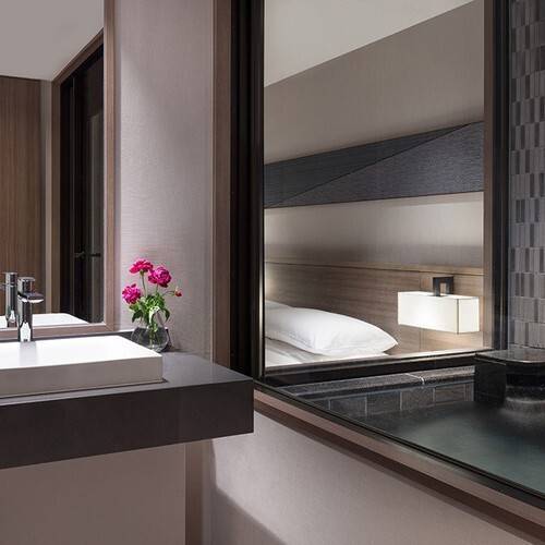 客室の露天風呂で
羽を伸ばす / 4