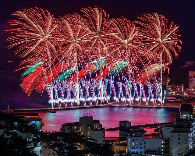 熱海名物の花火を
宿にいながら満喫 / 1