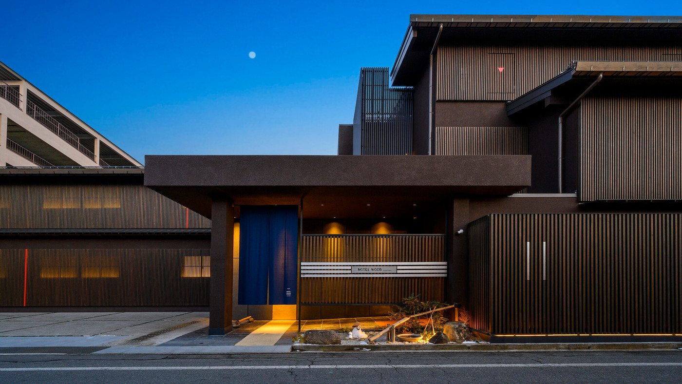 木がふんだんに使用された和モダンなホテルで非日常な滞在を3465123