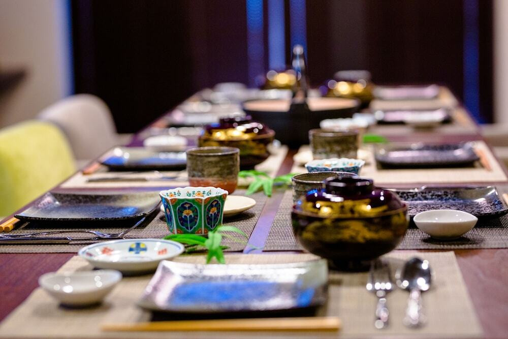 客室内のダイニングエリア