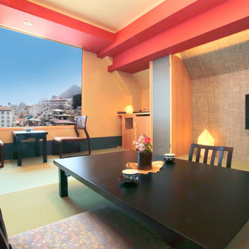 三日月型の露天風呂で、のびのび湯浴みを3848497