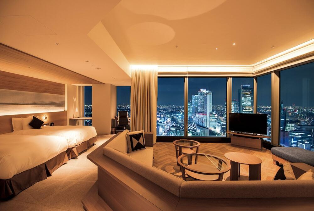 きらめく夜景を眼下にロマンチックなプロポーズ3417809