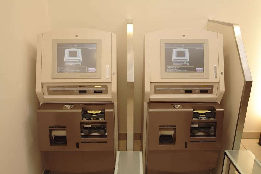 チェックイン / チェックアウト キオスク