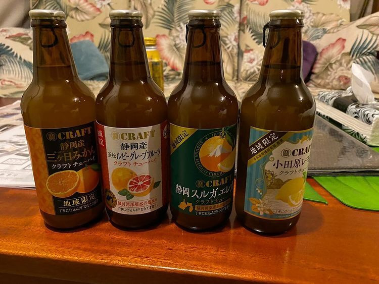 夕食の残りをつまみにお酒を飲んだりしながら、友達とのおしゃべりを楽しみました。