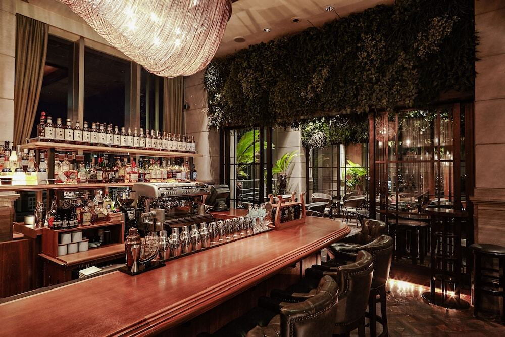 「ザ・バー ジェイダブリューハート」でカクテルを3406265