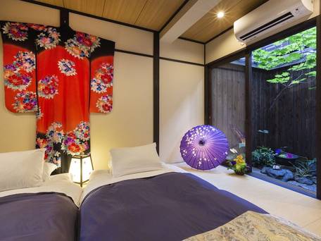 Gion guesthouse YURURI / 1