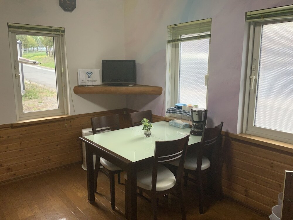 客室内のダイニングエリア