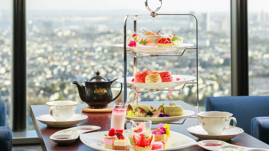 大パノラマを眺めつつ
優雅なティータイムを / 1