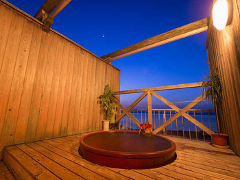 5つの貸切露天風呂や寝湯など湯めぐりを満喫4240419