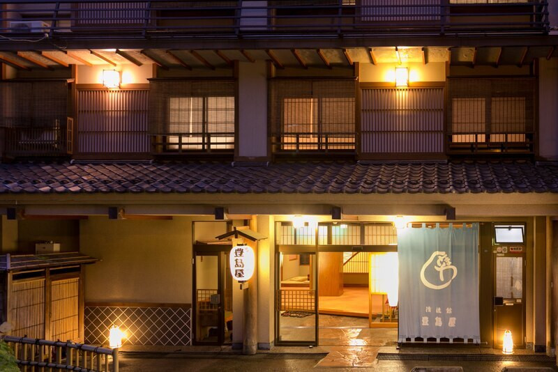 5.きらめく星空に心ときめく「四万温泉 豊島屋」3641002