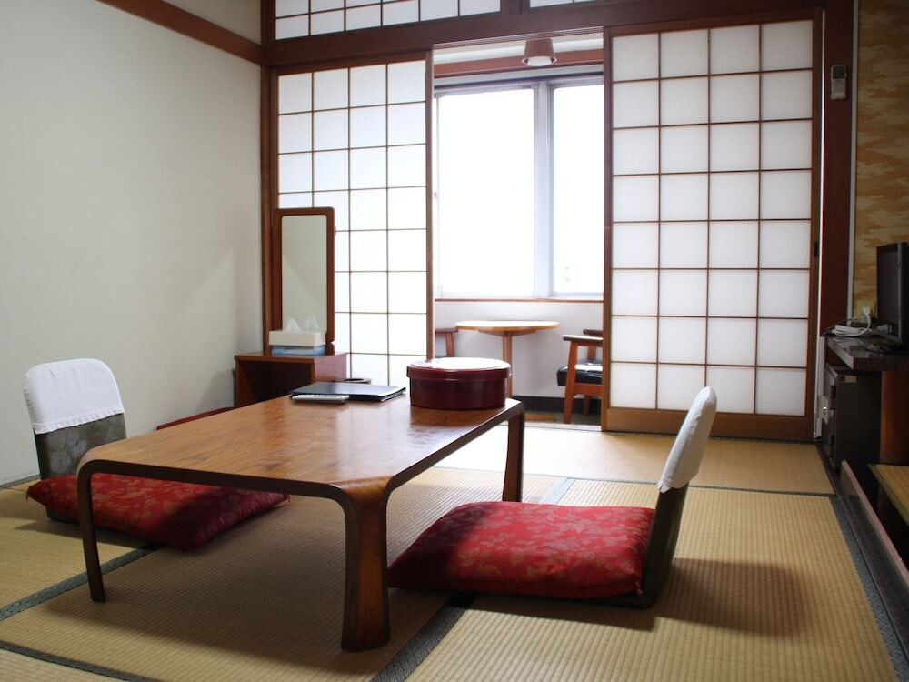 客室内のダイニングエリア