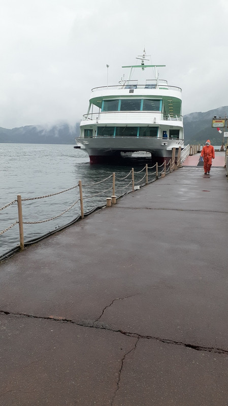 遊覧船　海賊船には乗れません