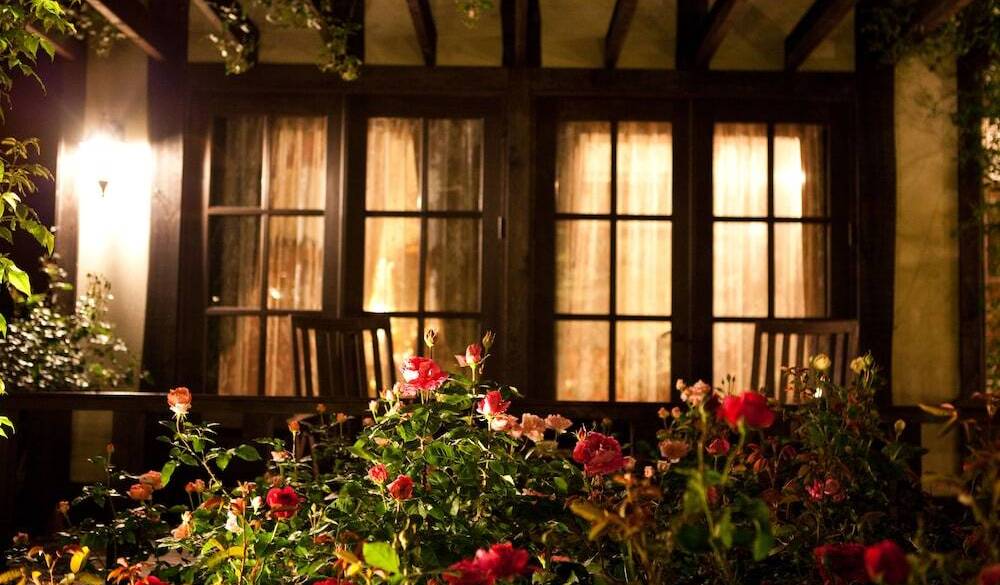 夜のラウンジは
ムードたっぷり / 2